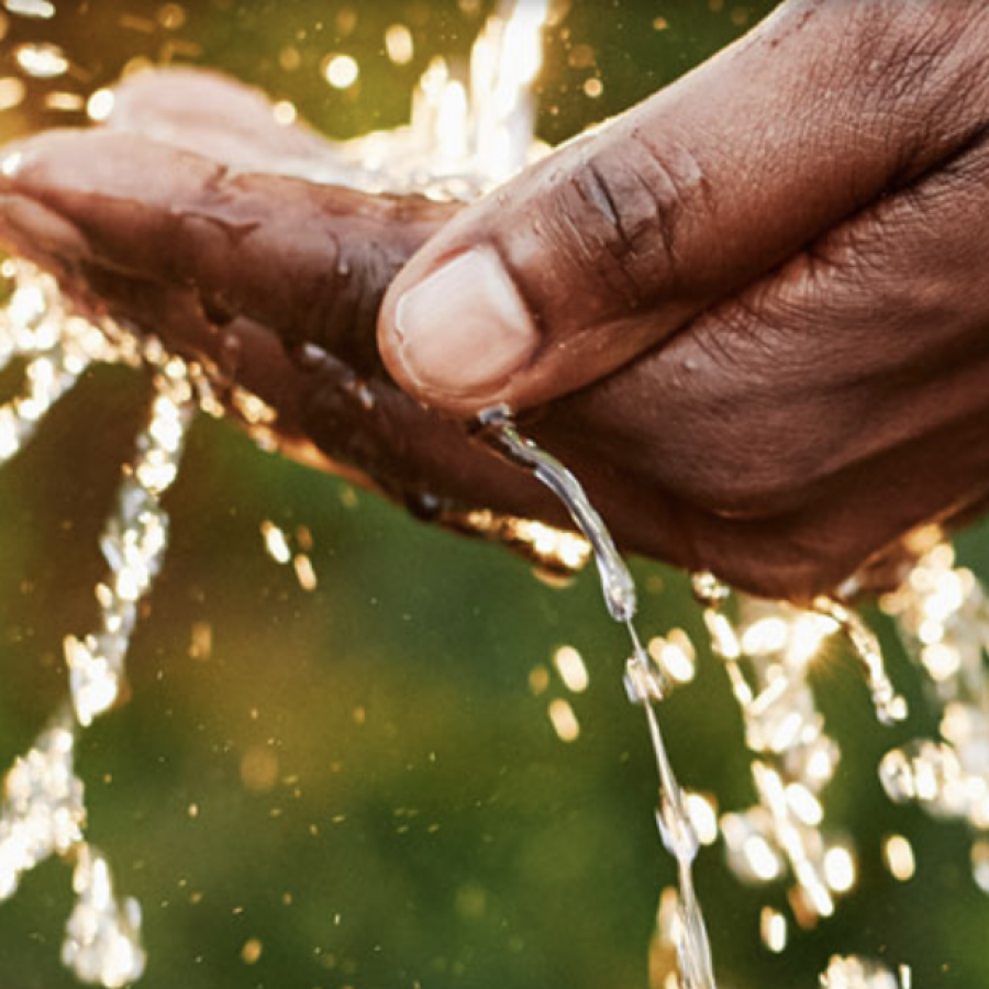 hand-holding-clean-water